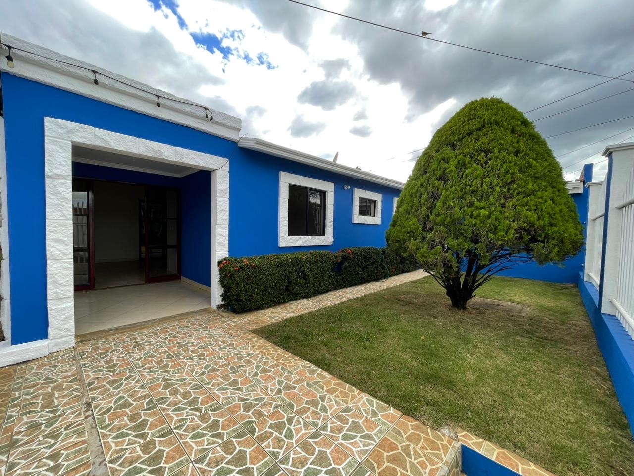 CASA EN VENTA KM 14 CARRETERA A MASAYA DENTRO DE RESIDENCIAL, NICARAGUA