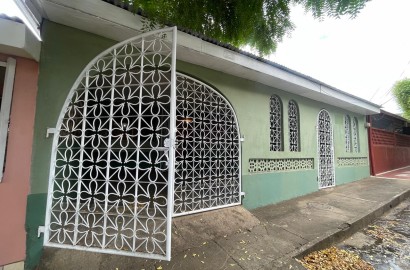 Casa en venta en Colonia Centroamérica cerca de los antiguos tacos charros