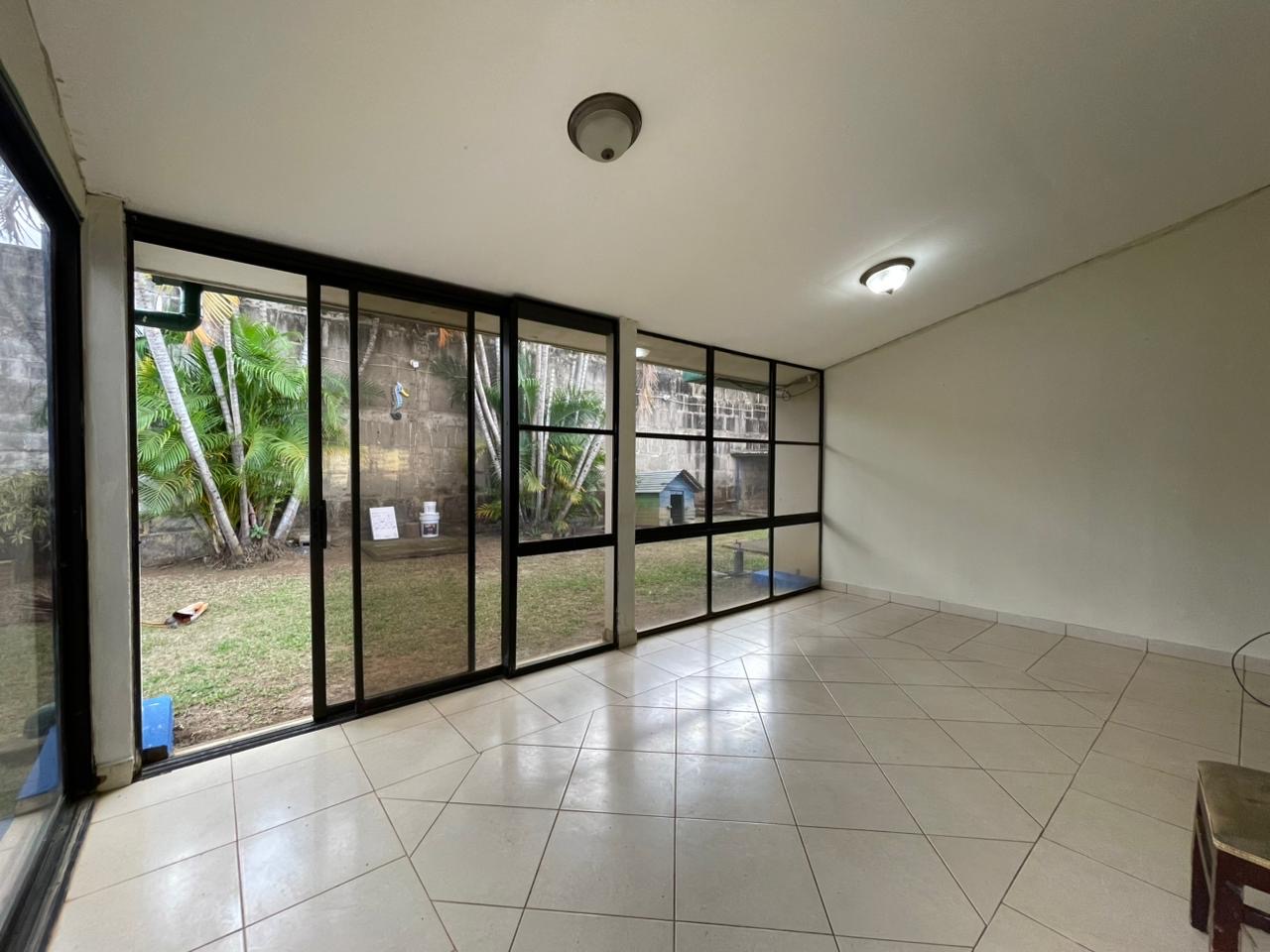 CASA EN VENTA KM 14 CARRETERA A MASAYA DENTRO DE RESIDENCIAL, NICARAGUA