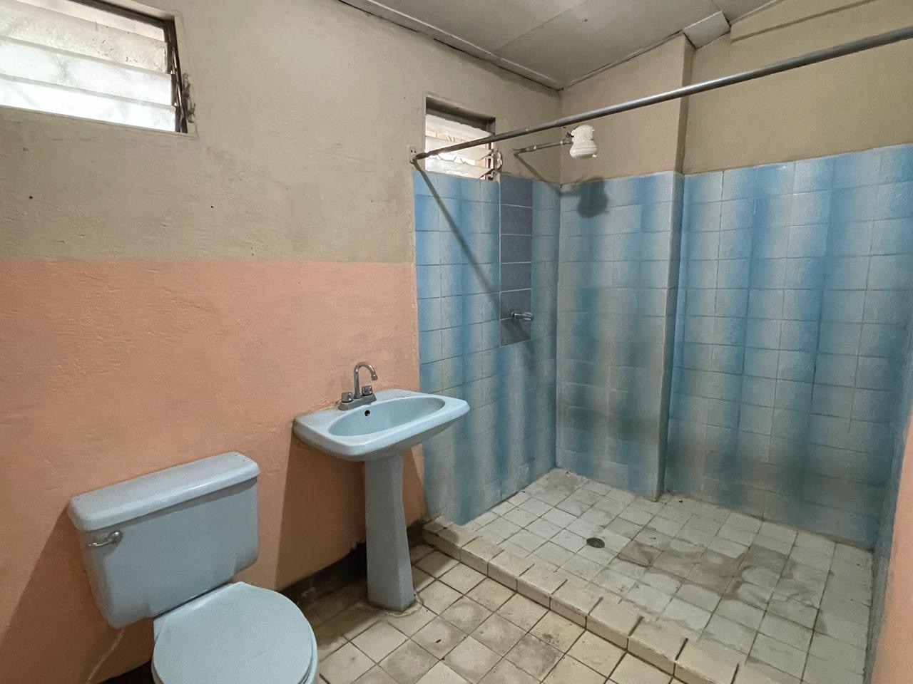Casa en venta en Colonia Centroamérica cerca de los antiguos tacos charros