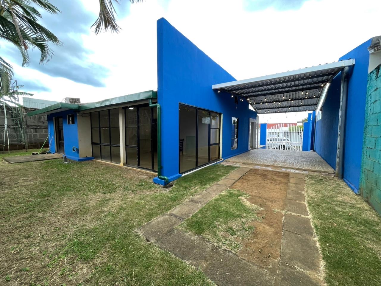 CASA EN VENTA KM 14 CARRETERA A MASAYA DENTRO DE RESIDENCIAL, NICARAGUA