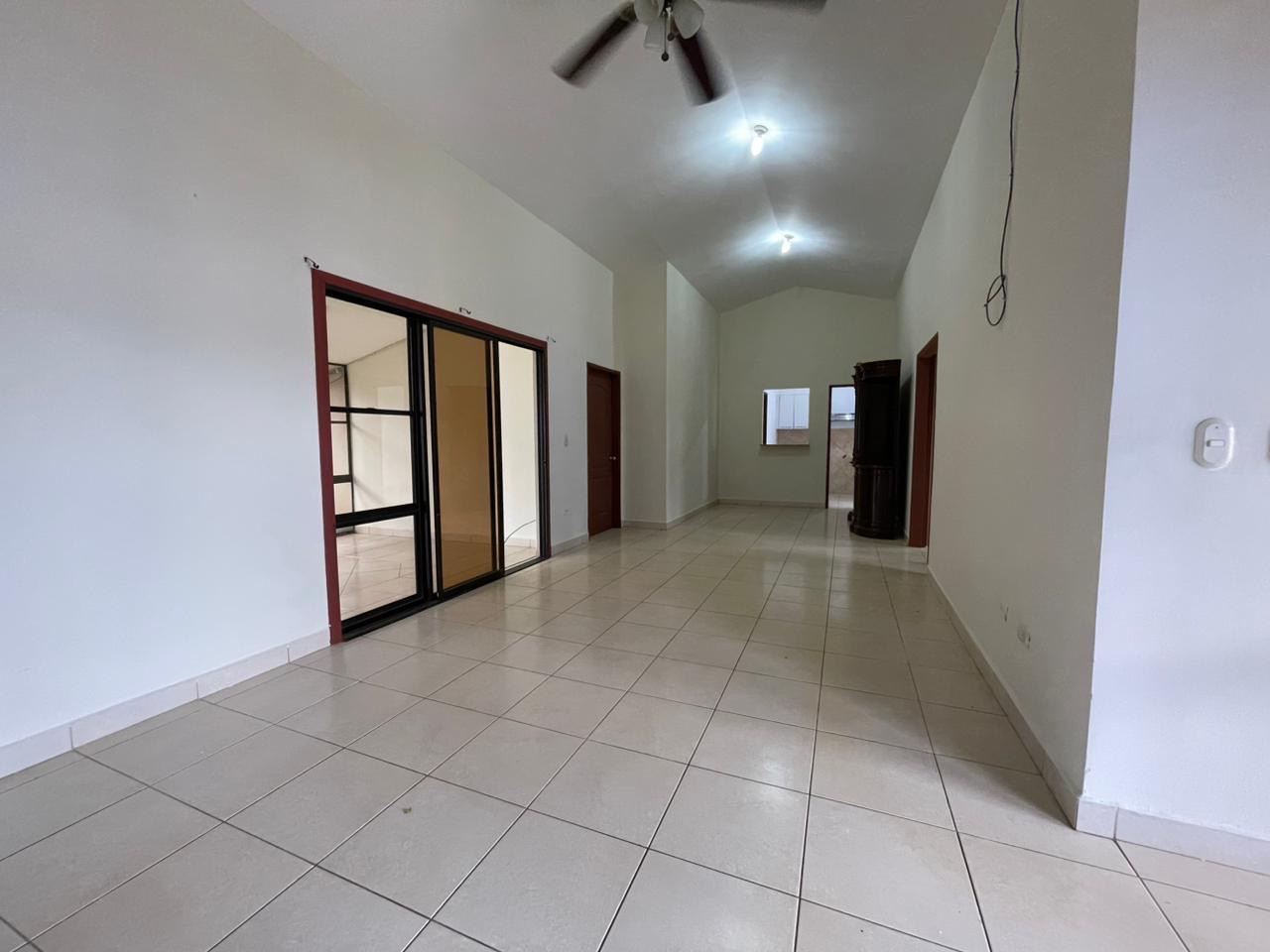 CASA EN VENTA KM 14 CARRETERA A MASAYA DENTRO DE RESIDENCIAL, NICARAGUA