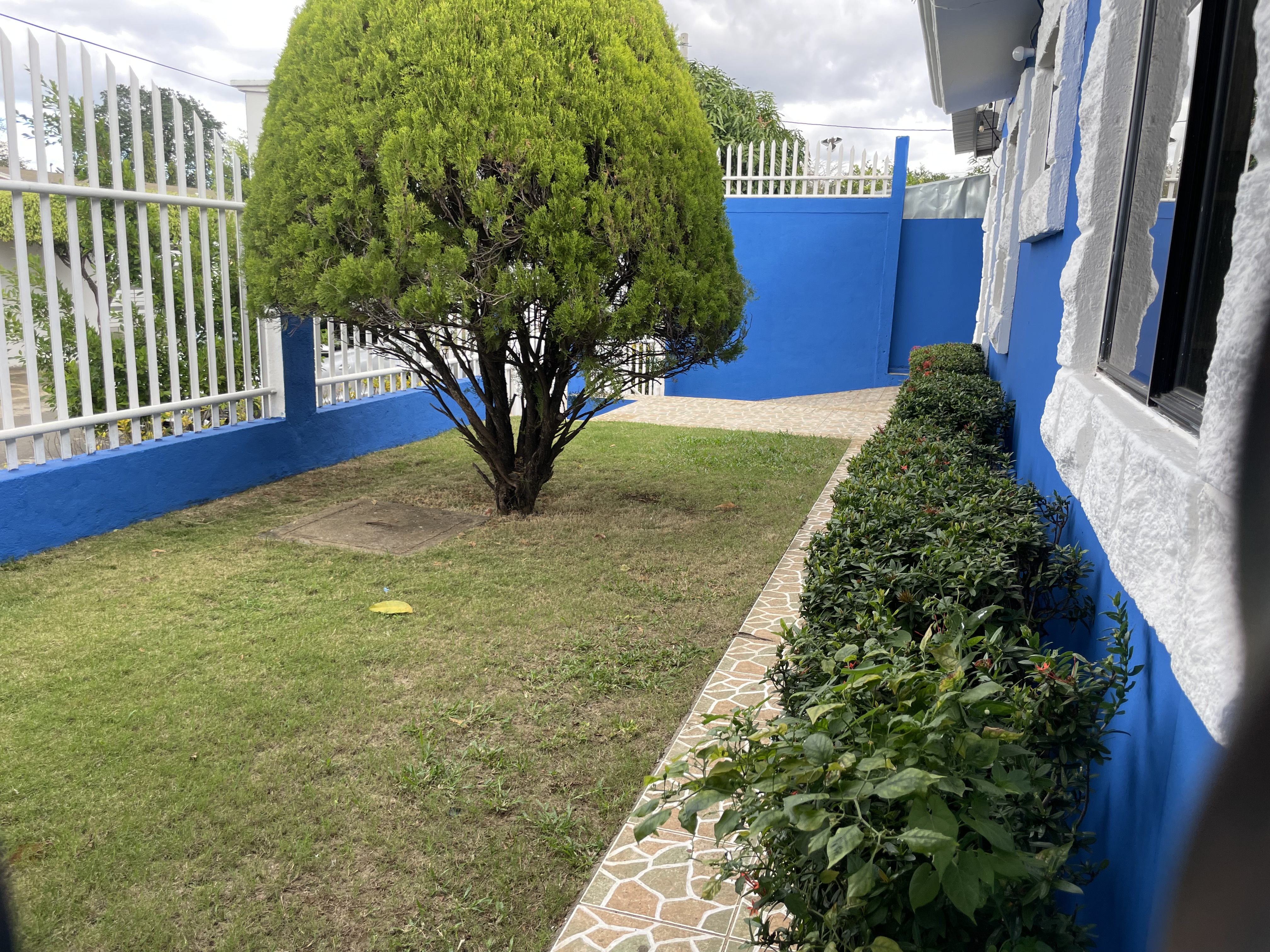 CASA EN VENTA KM 14 CARRETERA A MASAYA DENTRO DE RESIDENCIAL, NICARAGUA