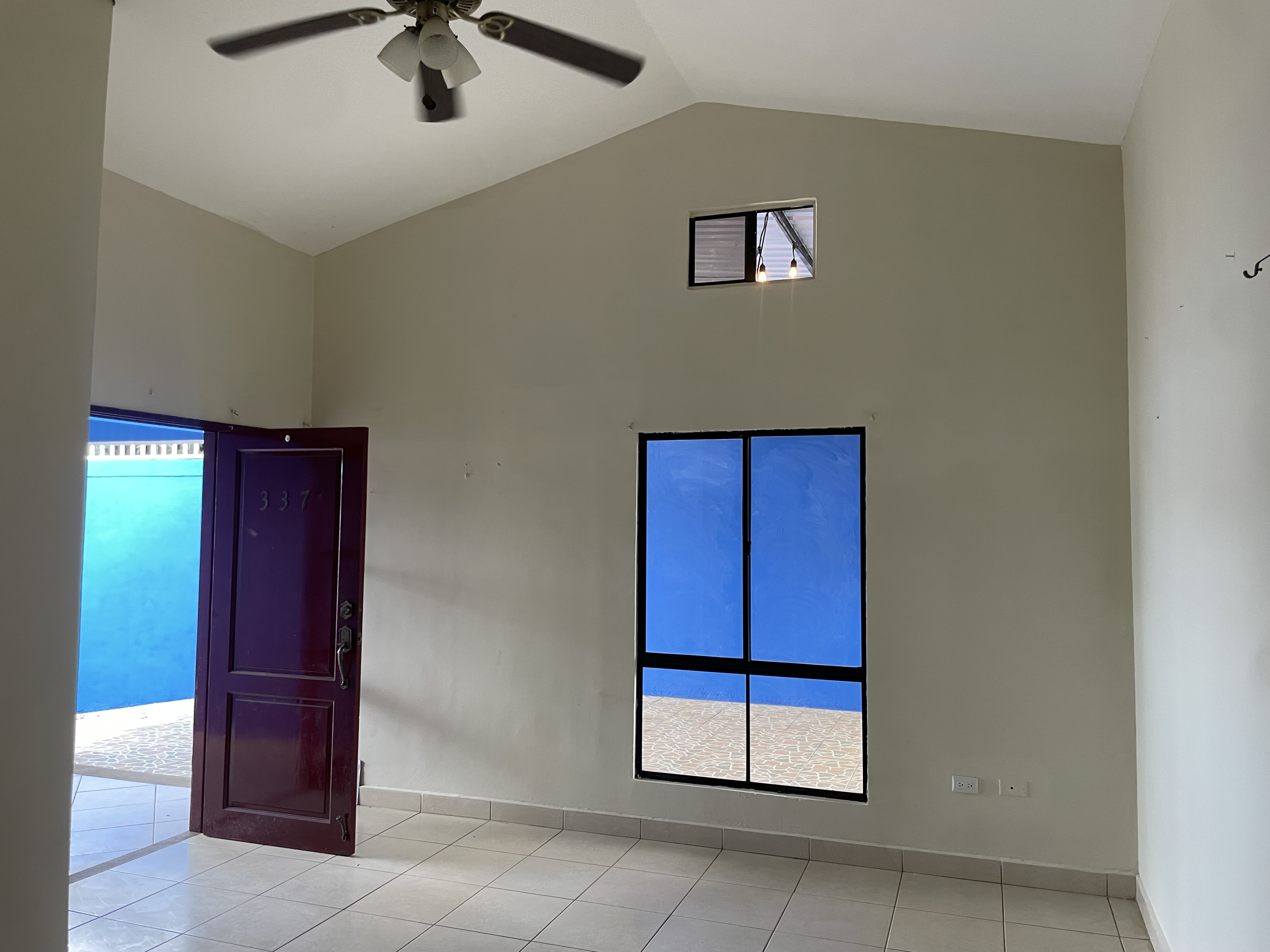 CASA EN VENTA KM 14 CARRETERA A MASAYA DENTRO DE RESIDENCIAL, NICARAGUA