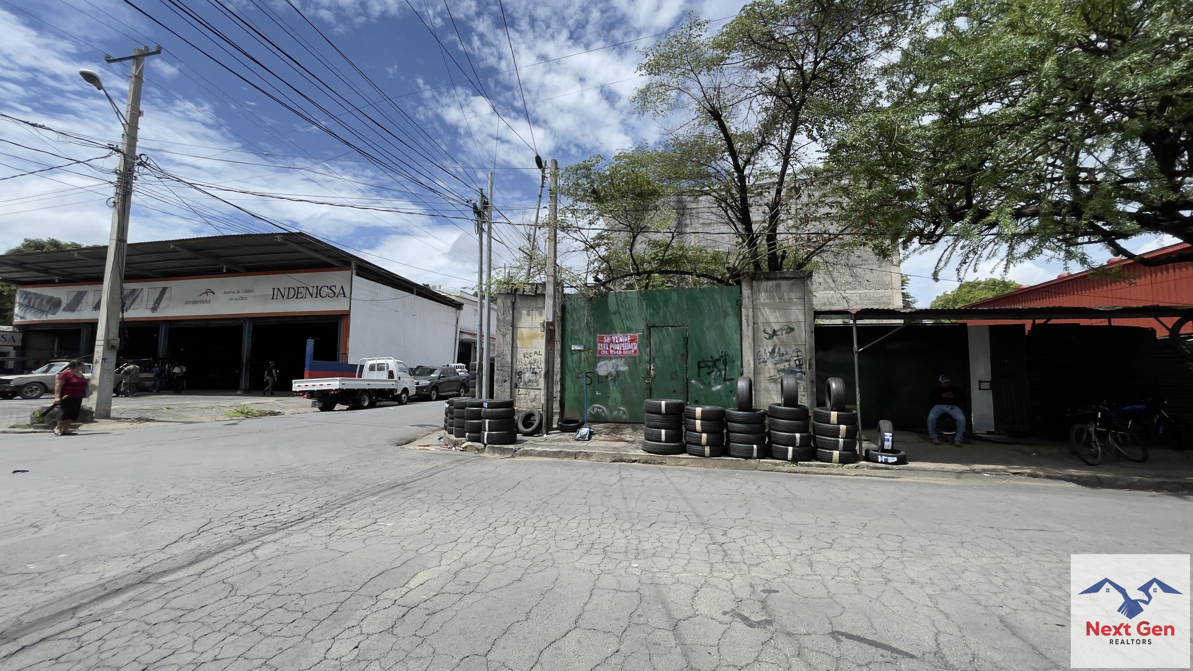 Terreno con ubicación comercial en el Mercado Oriental