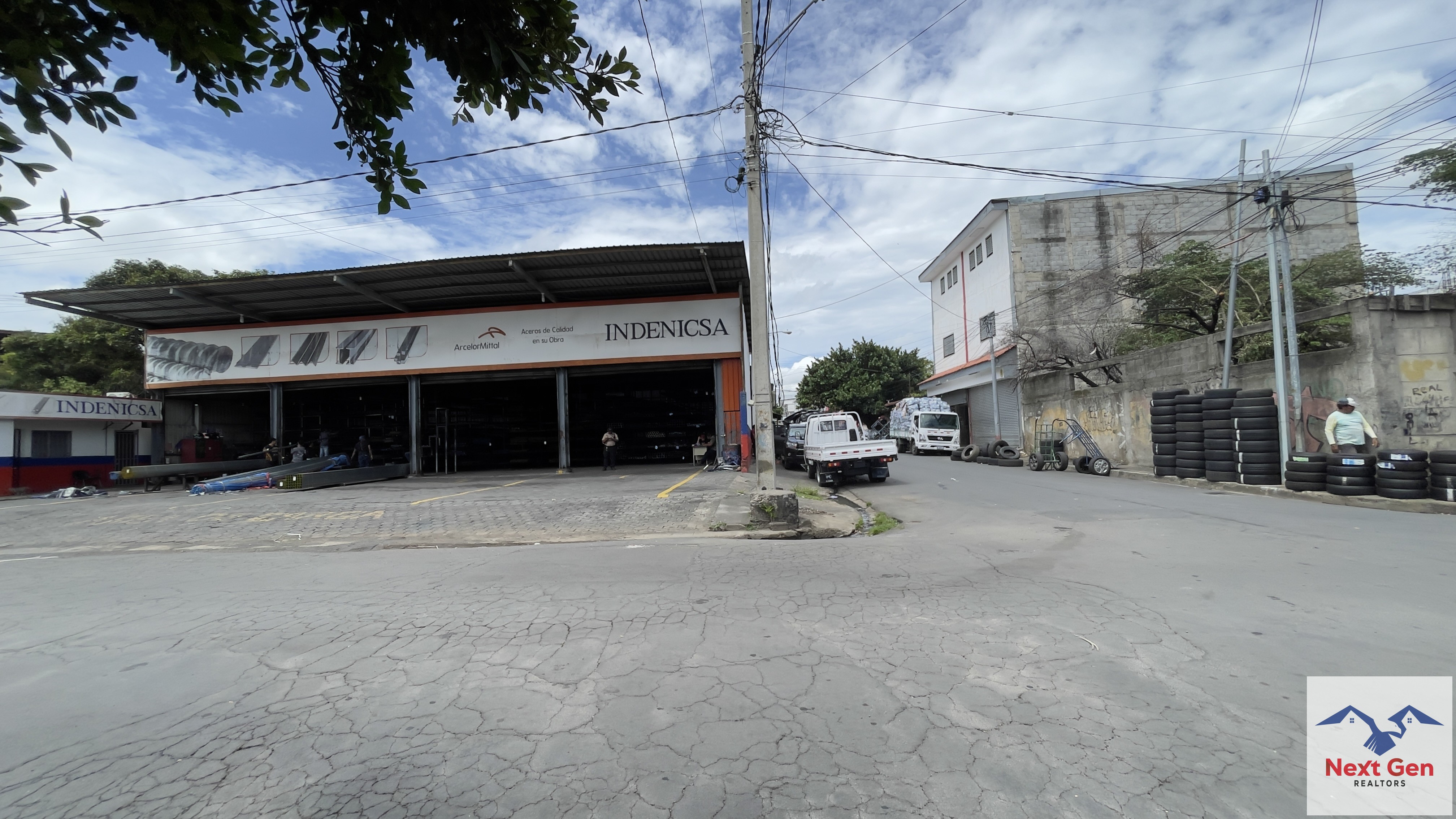Terreno con ubicación comercial en el Mercado Oriental