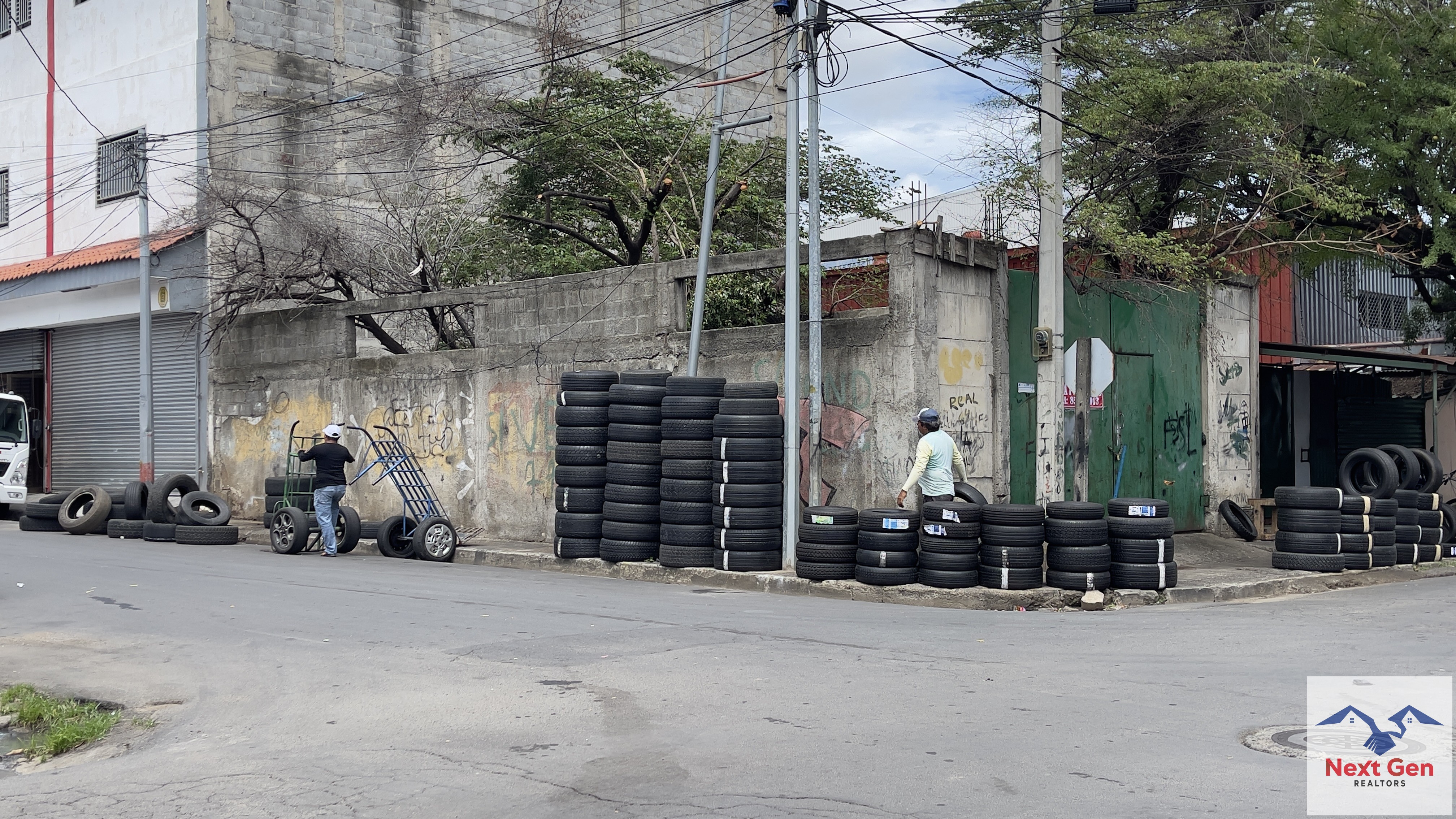 Terreno con ubicación comercial en el Mercado Oriental