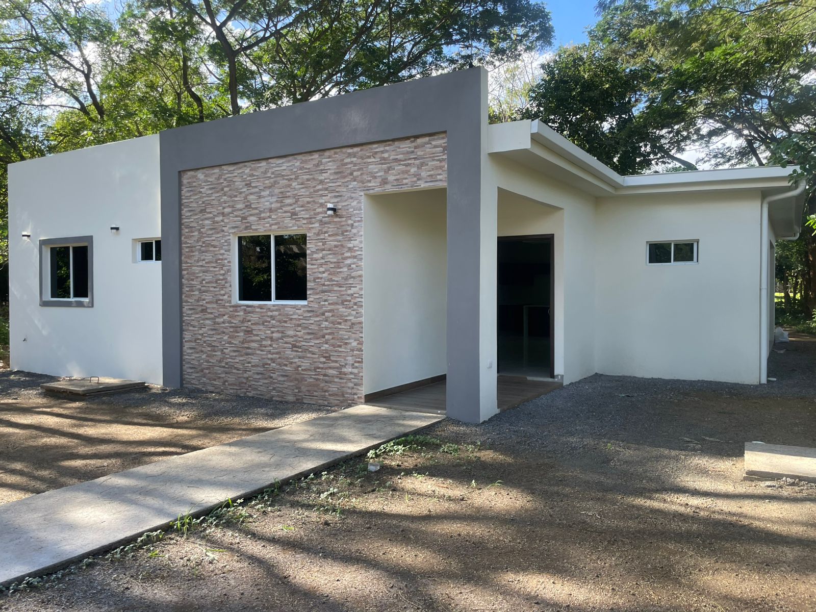 CASA NUEVA EN RESIDENCIAL PRIVADO KM 14 CARRETERA A MASAYA HACIA VERACRUZ NICARAGUA