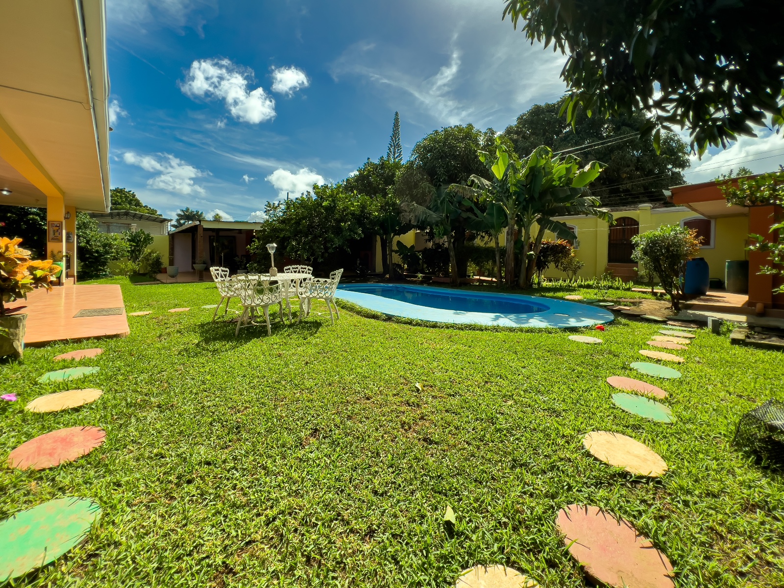 CASA ESTILO QUINTA EN VENTA EN KM 17.5 CARRETERA HACIA TICUANTEPE